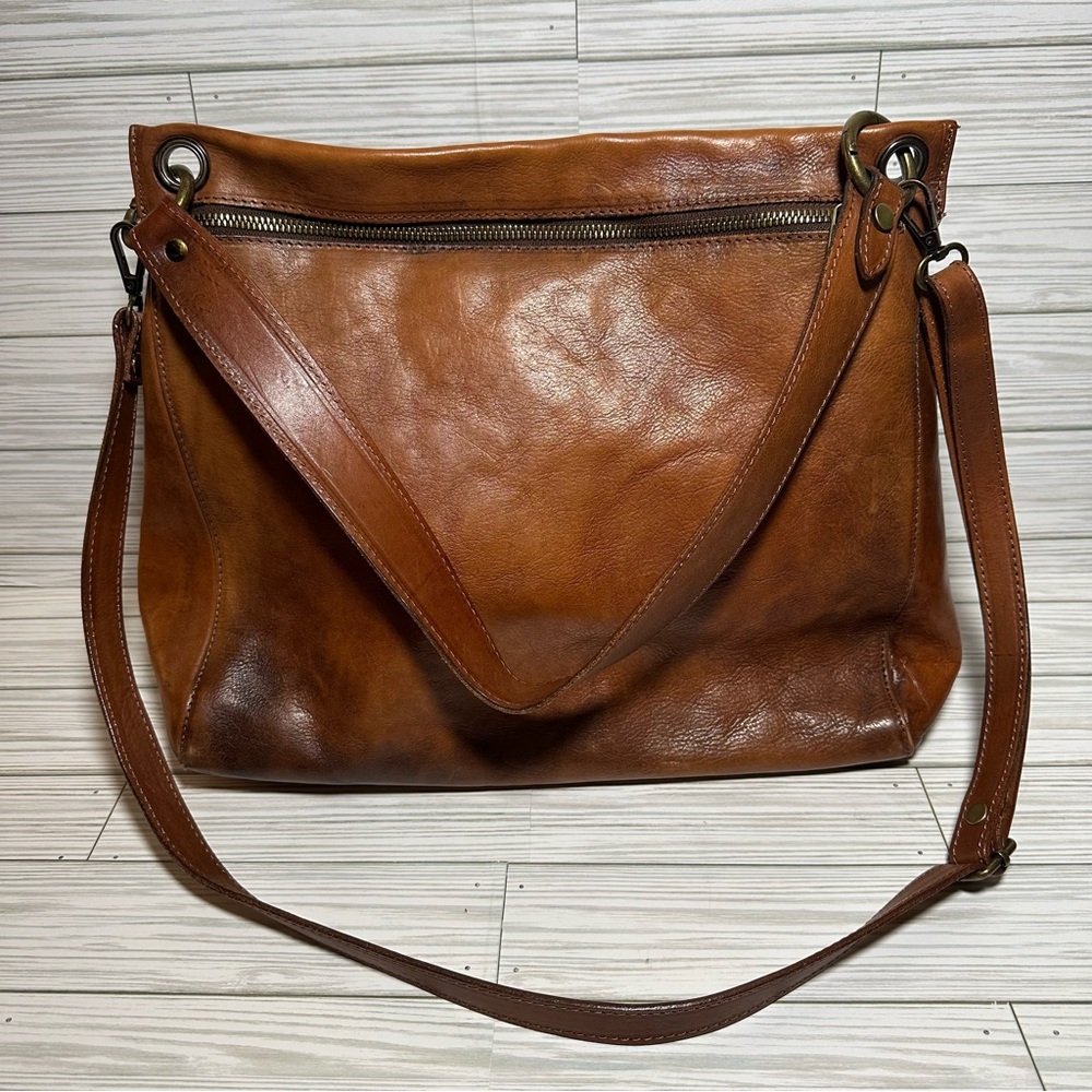 I Medici Firenze Italian Leather Crossbody Shoulder Bag in Cognac Brown